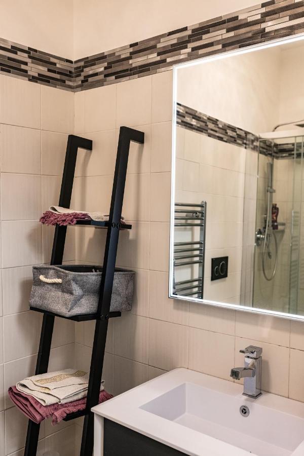 Morgana Sotto Le Torri Centro Storico Apartment โบโลญญา ภายนอก รูปภาพ